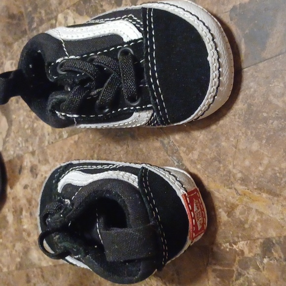 Vans - Picture 2 of 2